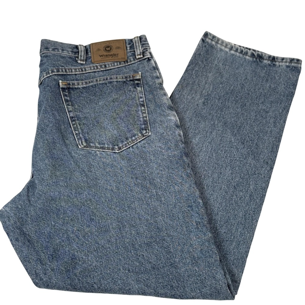 Wrangler Jeans Mens 38x31.5 Blue Denim Classic Fit Straight Leg Medium Wash